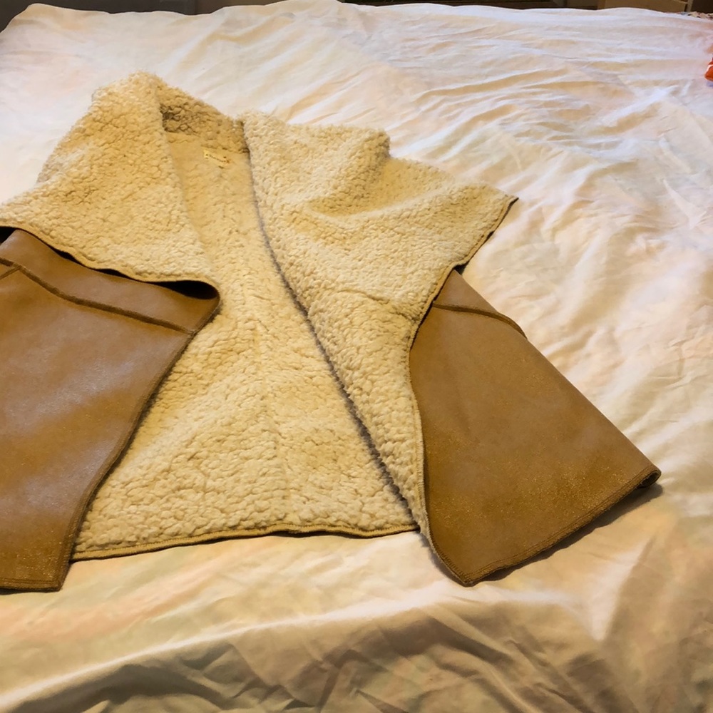 Vest - Picture 3 of 3